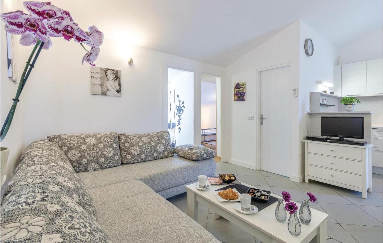 Amazing Apartment In Medulin With Wifi Buitenkant foto