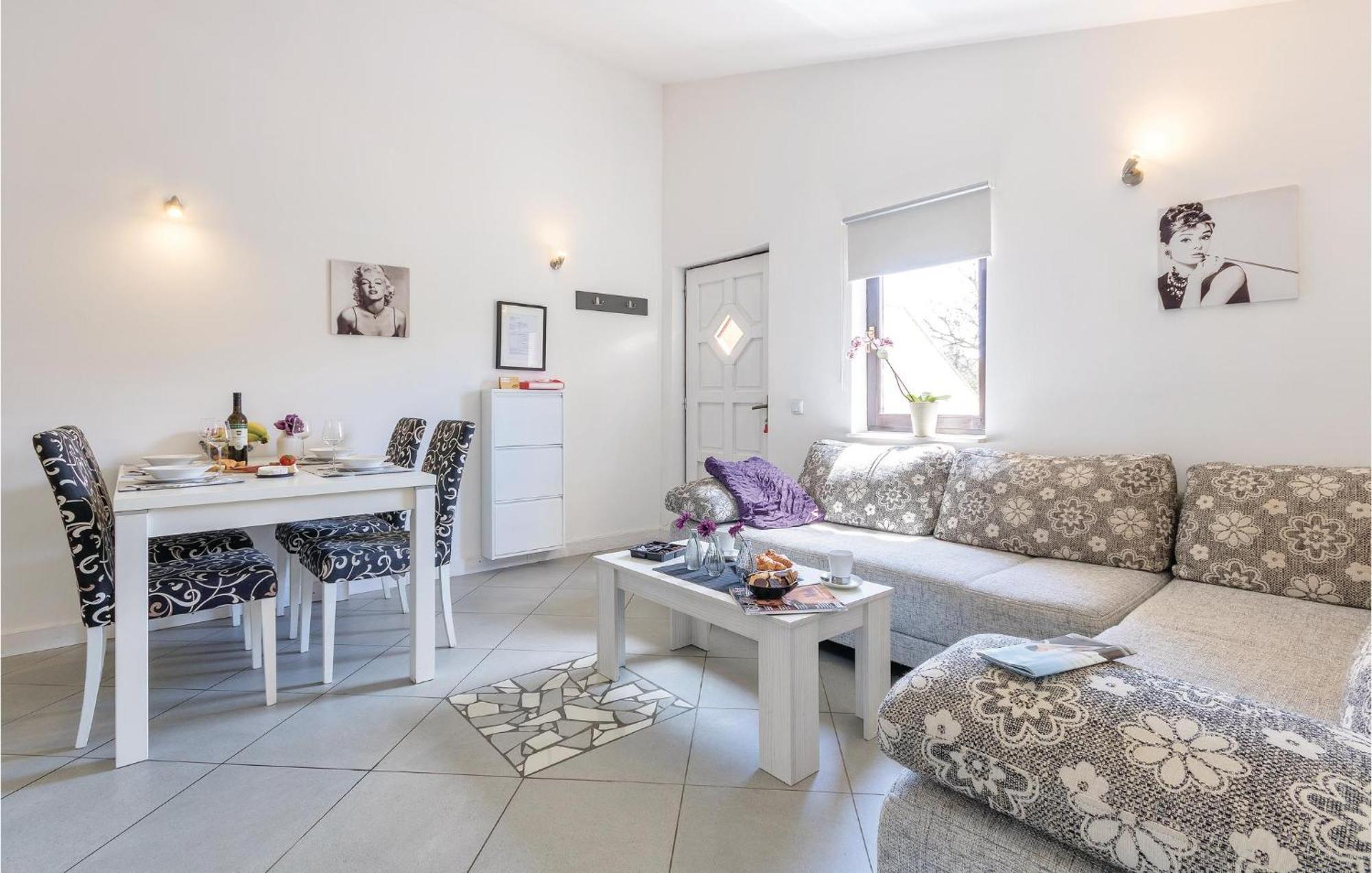 Amazing Apartment In Medulin With Wifi Buitenkant foto